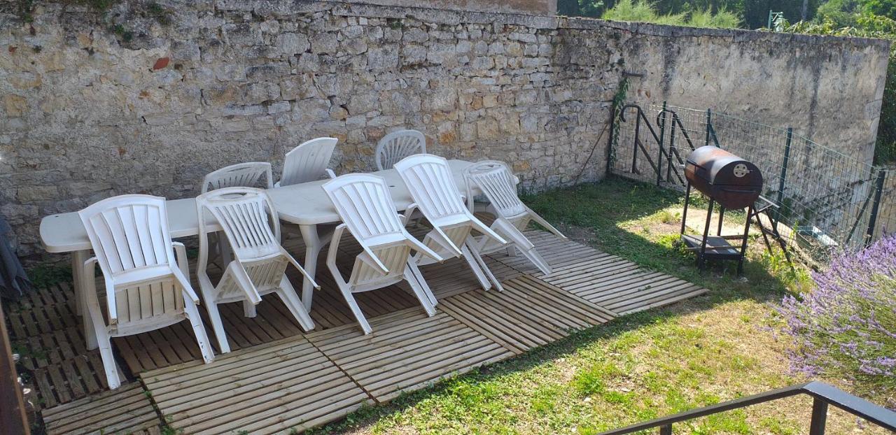 Maison Pour Nombreuses Personnes Pousseaux المظهر الخارجي الصورة